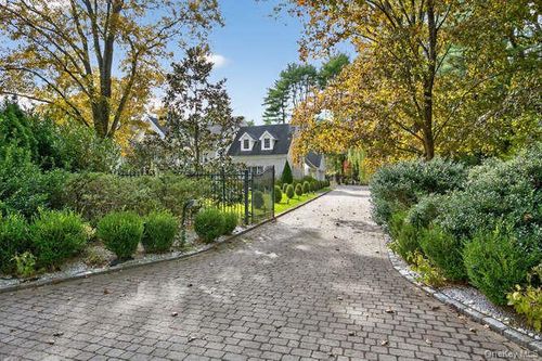 12 Donna Dr, Oyster Bay, NY, 11771-4510 | Card Image