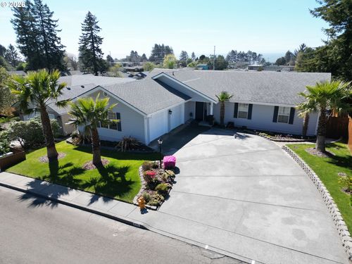 835 Highland Ave, Brookings, OR, 97415 | Card Image