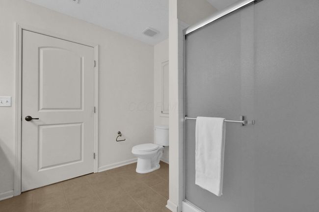 7963 Ravine Run Ln, Condo with 3 bedrooms, 3 bathrooms and null parking in Columbus OH | Image 17