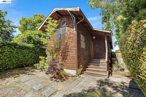 3261 Wyman St, Oakland, CA, 94619-3433 | Card Image