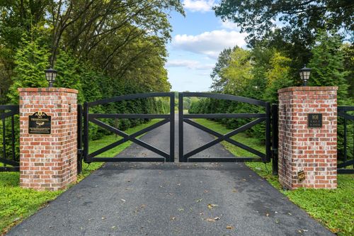 808 N Main St, Mount Pleasant, TN, 38474-1018 | Card Image