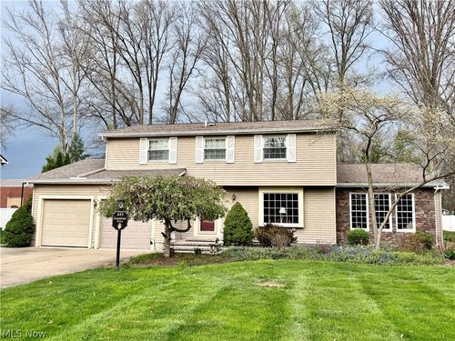 243 Greenbriar Drive, Cortland, OH, 44410 | Card Image