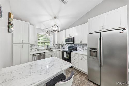 12948 Autumn View Dr, Saint Louis, MO, 63146-4355 | Card Image