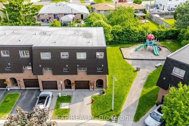 136 Darras Crt, Condo with 5 bedrooms, 2 bathrooms and 1 parking in Brampton ON | Image 16