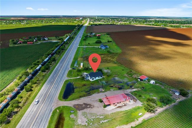598 Business Highway 77, Home with 3 bedrooms, 2 bathrooms and null parking in Bishop TX | Image 32