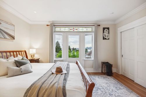 346 E 5th St, North Vancouver, BC, V7L1L9 | Card Image