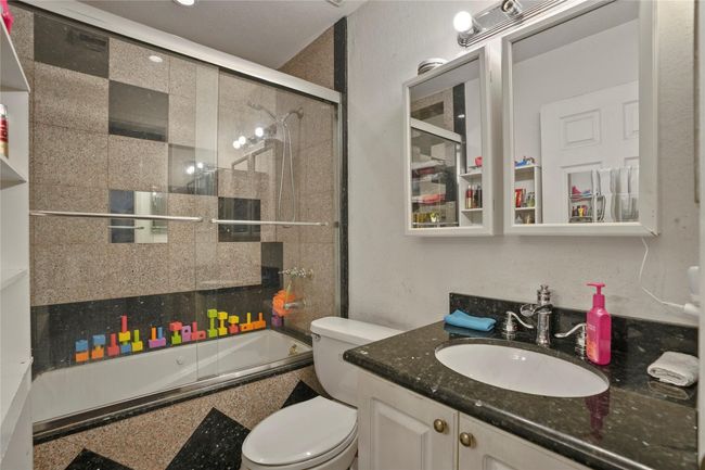 2846 W 75 Th Ter, House other with 3 bedrooms, 2 bathrooms and null parking in Hialeah FL | Image 11