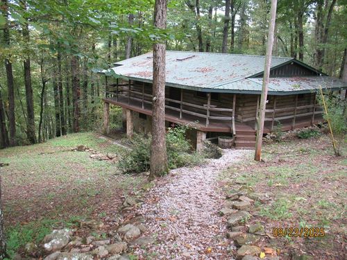 1555 Brown Creek Dr, Crossville, TN, 38571-3712 | Card Image