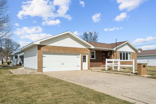 820 4th St, Allison, IA, 50602-7764 | Card Image