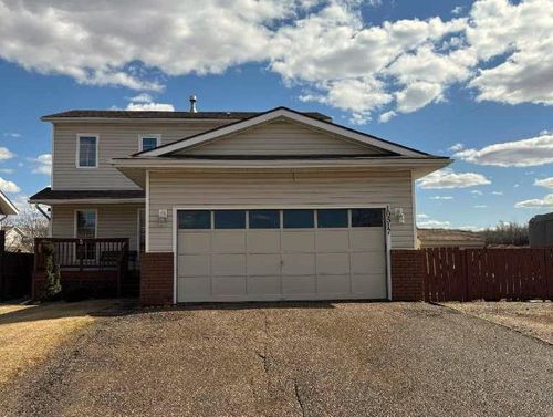 10517 82 Street, Peace River, AB, T8S1M7 | Card Image