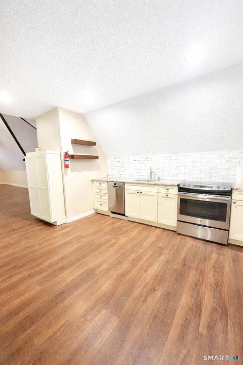 3-33 Fair St, Wallingford, CT, 06492-4229 | Card Image