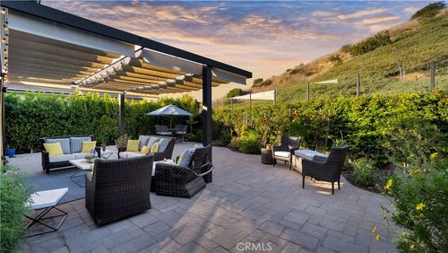 343 Paradiso, Irvine, CA, 92602-1911 | Card Image