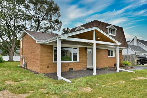 8218 Linder Ave, Burbank, IL, 60459-2072 | Card Image