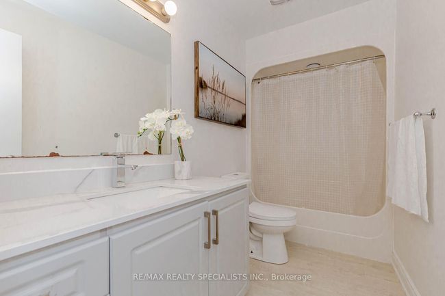 39 Seaborn Rd, House attached with 5 bedrooms, 2 bathrooms and 4 parking in Brampton ON | Image 16