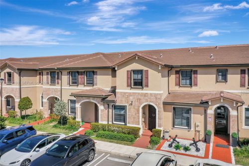 11295 W 34th Way, Hialeah Gardens, FL, 33018-2209 | Card Image
