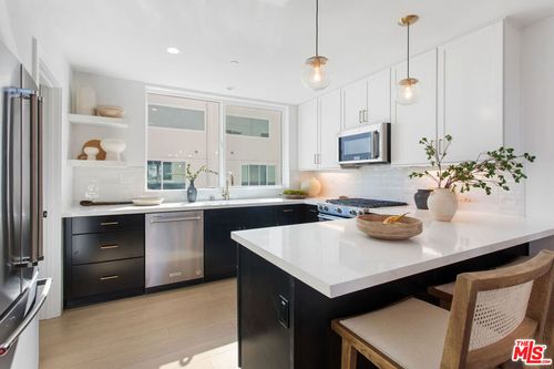 11-11220 W Lyon Lane, North Hollywood, CA, 91606 | Card Image