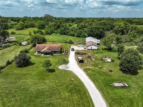 31710 Rockville Rd, Louisburg, KS, 66053-8143 | Card Image