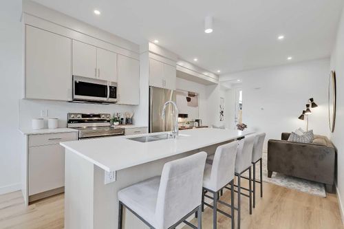 2-828 8 Ave Ne, Calgary, AB, T2E9E2 | Card Image