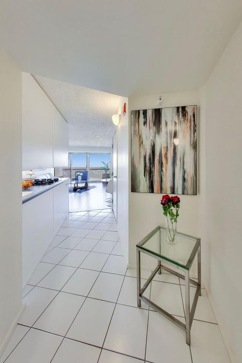 apt-1980-1720 Maple Ave, Evanston, IL, 60201-7005 | Card Image