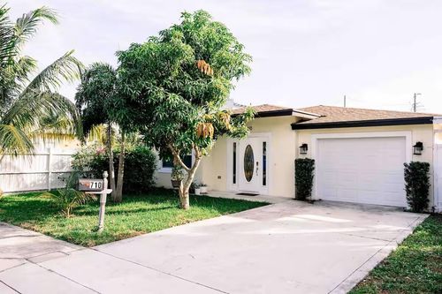 710 Dobbins St, West Palm Beach, FL, 33405-2832 | Card Image