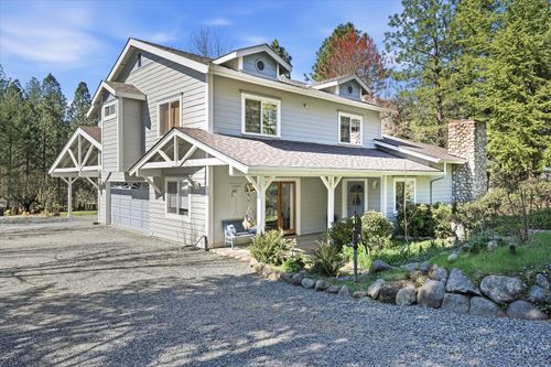 916 Ferry Rd, Grants Pass, OR, 97526-9619 | Card Image