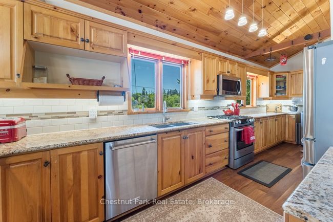 247 Wapaska Cres, House other with 5 bedrooms, 3 bathrooms and 3 parking in Gravenhurst ON | Image 12