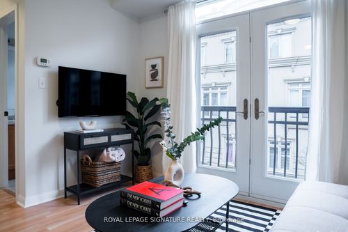 {{alt}} | Card Image