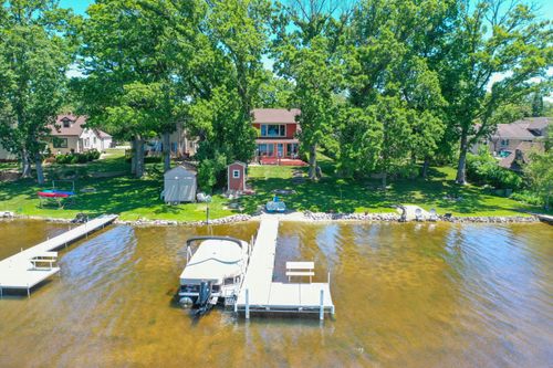 7926 E Long Lake Dr, Waterford, WI, 53185-2014 | Card Image