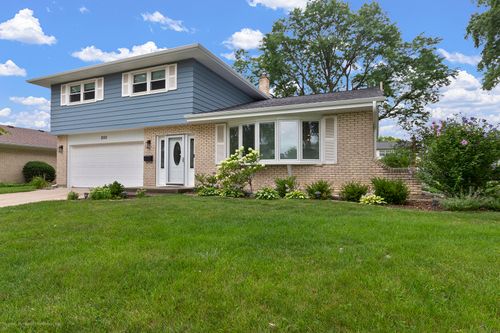 2003 E Lillian Ln, Arlington Heights, IL, 60004-4215 | Card Image