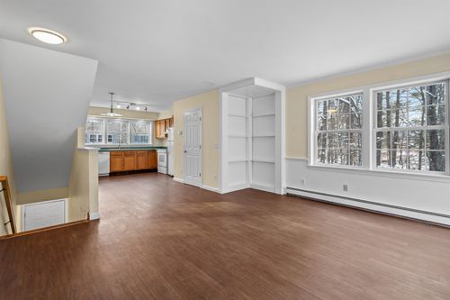 unit-7-1029 S Mammoth Rd, Manchester, NH, 03109-5138 | Card Image