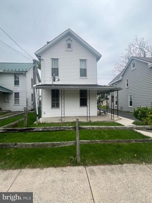 b-first-floor-762 Broad St, CHAMBERSBURG, PA, 17201-1289 | Card Image
