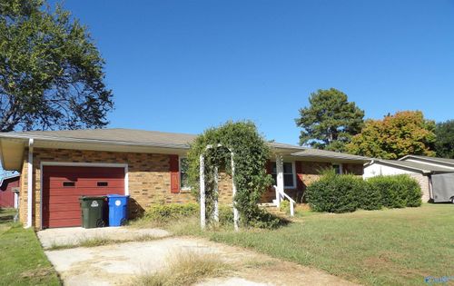 18332 Elles Dr, Athens, AL, 35611-5627 | Card Image