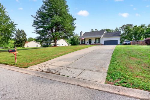 3365 Clearwater Dr, Clarksville, TN, 37042-4551 | Card Image