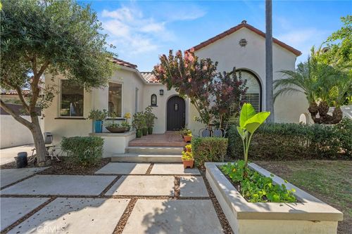 129 N Crescent Heights, Los Angeles, CA, 90048 | Card Image
