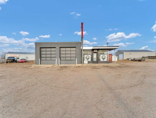 802 &amp; 806 Highway Ave Ne, Redcliff, AB, T0J2P0 | Card Image