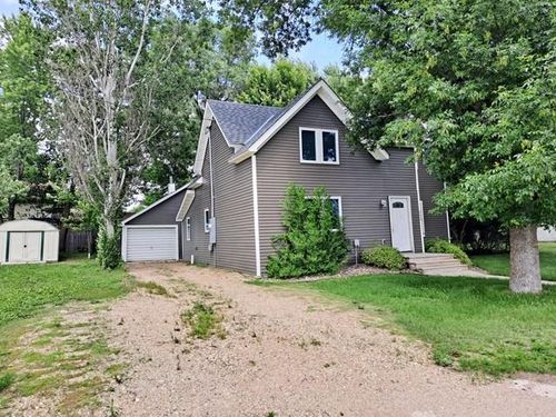 232 1st Ave Nw, New London, MN, 56273-9560 | Card Image