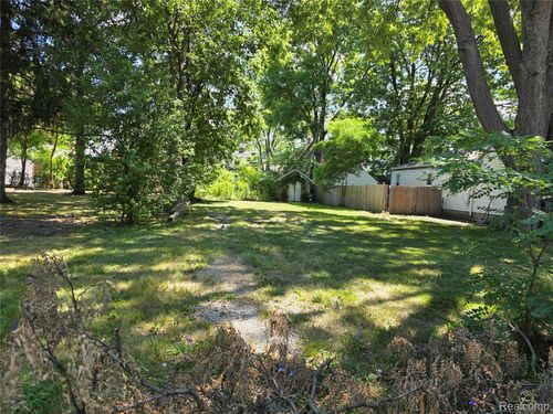 3356 Harris St, Ferndale, MI, 48220-3424 | Card Image
