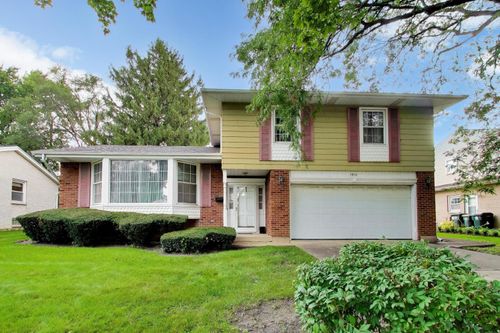 1910 E Robinhood Ln, Arlington Heights, IL, 60004-4224 | Card Image