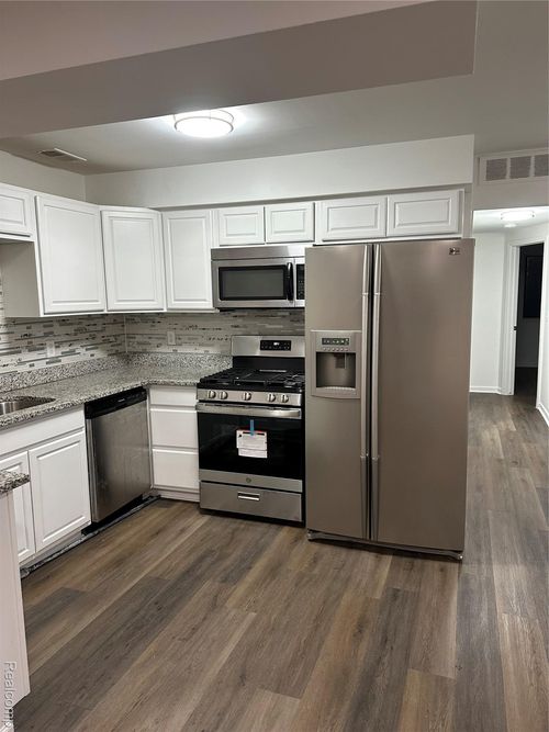 9-38519 Wellington Drive, Clinton Charter Township, MI, 48036 | Card Image