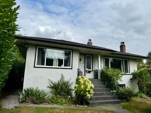 442 W 23rd St, North Vancouver, BC, V7M2B7 | Card Image