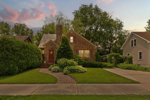 825 5th Ave Sw, Faribault, MN, 55021-6127 | Card Image