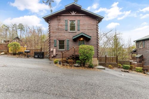 831 Spirit Loop Way, Gatlinburg, TN, 37738-2401 | Card Image