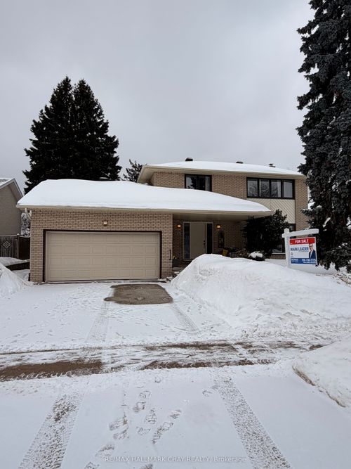 56 Marshall St, Barrie, ON, L4N3S7 | Card Image