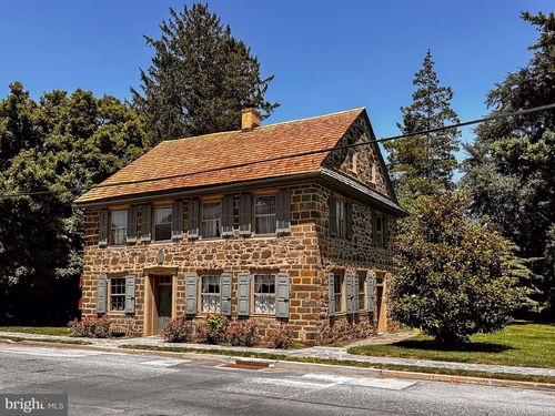 27 E Main St, STRASBURG, PA, 17579-1409 | Card Image