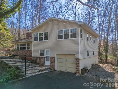 3 Country Rd, Hendersonville, NC, 28791-8601 | Card Image