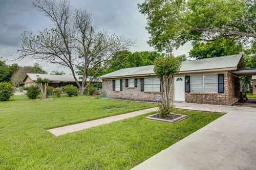 704 Laurel St, Bastrop, TX, 78602-2122 | Card Image