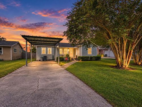 828 Robinson Rd, La Porte, TX, 77571-9526 | Card Image