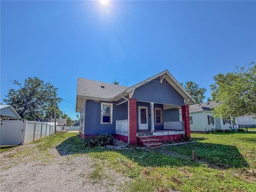 931 1st St, Charleston, IL, 61920-2627 | Card Image