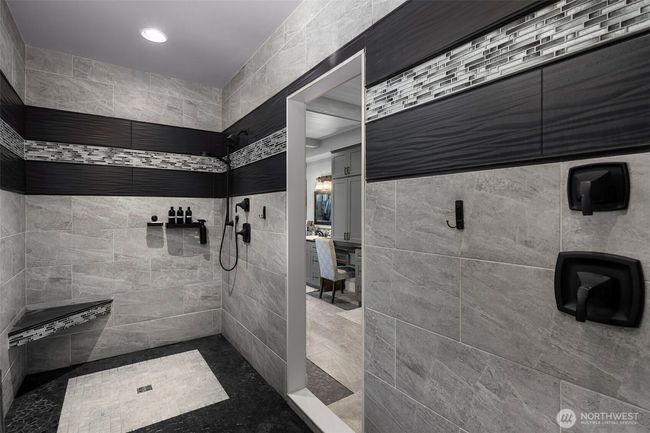 Primary shower | Image 15