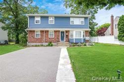 140 21st St, Wheatley Heights, NY, 11798-2209 | Card Image